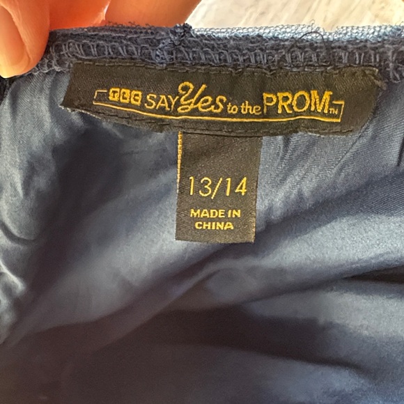 ✨ Betsy & Adam Navy Tulle Formal Gown ✨ - Picture 2 of 6